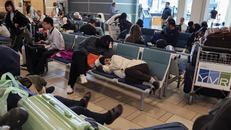 Mogok kerja pramugari Air Canada sejak Sabtu (16/8/2025) membuat operasional penerbangan terganggu parah, hingga lebih dari 100.000 penumpang terlantar. (REUTERS/Chris Helgren)