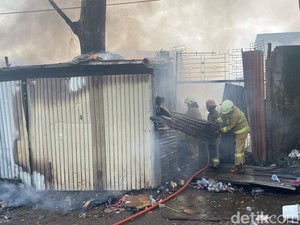Kebakaran di Cilentah Bandung, RT: 8 Warung Ludes