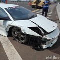 Lamborghini Kecelakaan di Tol, Bodi Remuk-Ban Raib & Bumper Hancur