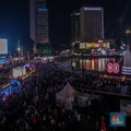 Potret Warga Jakarta Turun Gunung Malam-Malam, Serbu Karnaval HUT RI