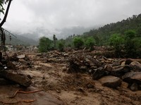 Banjir Dahsyat 'Sapu' Desa Rata dengan Tanah, Ratusan Tewas