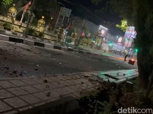 Polisi Bubarkan Massa Demo Tolak Kenaikan PPB di Kantor Bupati Bone