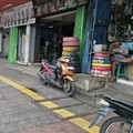 Pembeli Kabur-Toko Sunyi Sepi, Pedagang Ban di Kampung Melayu Teriak