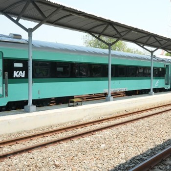 Penampakan Luar Dalam Gerbong Kereta Petani dan Pedagang Buatan RI