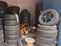 Senasib! Pedagang Ban Bekas Teriak Ditinggal Pembeli-Toko Sepi