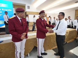 Mensos Kenalkan Almamater yang Akan Digunakan Siswa Sekolah Rakyat