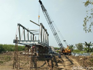 Pembangunan Jembatan Mojokerto-Gresik Capai 83%