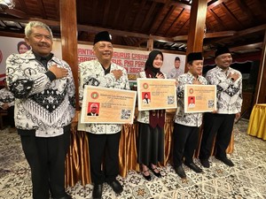 Walkot Kediri Jadi Ibunda Guru, Ajak PGRI Kolaborasi Majukan Pendidikan