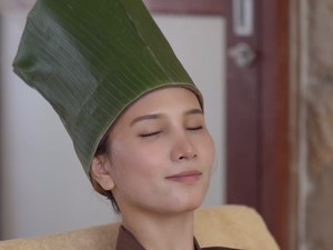 Lagi Viral! Perawatan Rambut dengan Daun Pisang di Salon Tebet