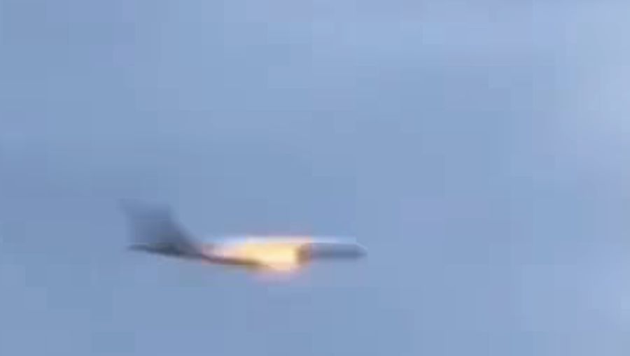 Pesawat Boeing 757-300 milik Condor Airways yang membawa 273 penumpang dan 8 awak mengalami kerusakan mesin kanan tak lama setelah lepas landas dari Bandara Corfu. (Dok. Istimewa)