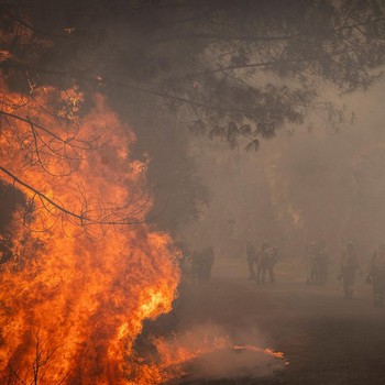 Potret 'Neraka' Api Spanyol Hampir Capai Permukiman, Suhu Tembus 45 C