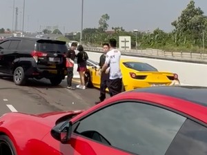 Video: Wanita Ini Jadi Sorotan saat Kecelakaan Lamborghini di Tol Kunciran