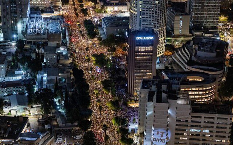 Protes antipemerintah besar-besaran di Tel Aviv, Israel, Minggu (17/8/2025). (SprinterObserve)