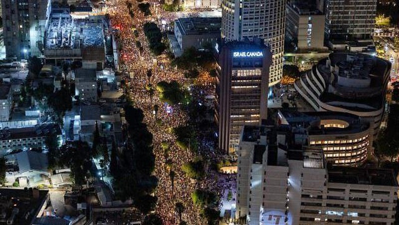 Protes antipemerintah besar-besaran di Tel Aviv, Israel, Minggu (17/8/2025). (SprinterObserve)