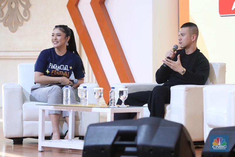 Sejumlah pengunjung memenuhi stand booth LPS dalam acara LPS Financial Festival 2025 di Regale International Convention Center, Medan, Sumatera Utara, Rabu (20/8/2025). Sejumlah pengunjung memenuhi stand booth LPS dalam acara LPS Financial Festival 2025 di Regale International Convention Center, Medan, Sumatera Utara, Rabu (20/8/2025). (CNBC Indonesia/Tri Susilo)