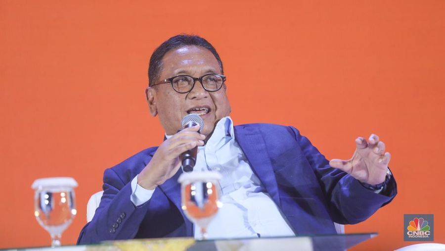 Anggota Dewan Komisioner Lembaga Penjamin Simpanan (LPS) yang membidangi Program Penjaminan Simpanan dan Resolusi Bank Didik Mardiyono menyampaikan pemaparan saat sesi panel diskusi dalam acara LPS FInancial Festival 2025 di Regale International Convention Center, Medan, Sumatera Utara, Rabu (20/8/2025). (CNBC Indonesia/Tri Susilo)