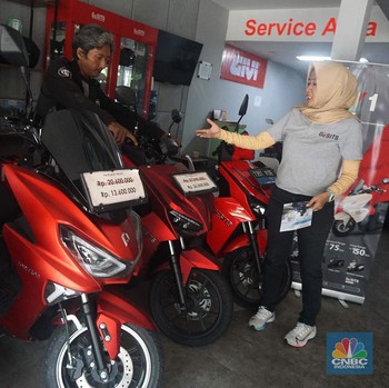 Dealer Motor Listrik Sunyi Sepi Ditinggal Pembeli, Ini Biang Keroknya