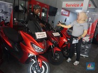 Dealer Motor Listrik Sunyi Sepi Ditinggal Pembeli, Ini Biang Keroknya
