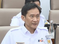 Rapat Perdana dengan DPR, Bos Baru KAI Bobby Rasyidin Perkenalkan Diri