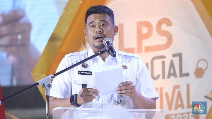Gubernur Sumatera Utara, Bobby Nasution menyampaikan pidato utama dalam acara LPS FInancial Festival 2025 di Regale International Convention Center, Medan, Sumatera Utara, Rabu (20/8/2025). (CNBC Indonesia/Tri Susilo)
