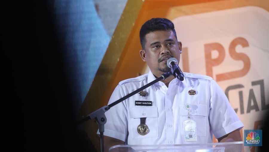 Gubernur Sumatera Utara, Bobby Nasution menyampaikan pidato utama dalam acara LPS FInancial Festival 2025 di Regale International Convention Center, Medan, Sumatera Utara, Rabu (20/8/2025). (CNBC Indonesia/Tri Susilo)