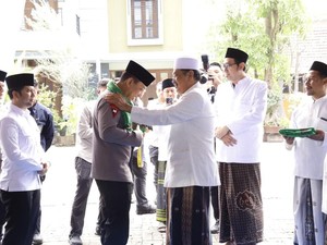 Kapolri Silaturahmi dan Mohon Wejangan ke Ponpes Langitan Tuban