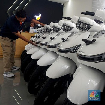 Pembeli Sepi, Motor Listrik Susah Laku Dijual-Stok Numpuk di Dealer