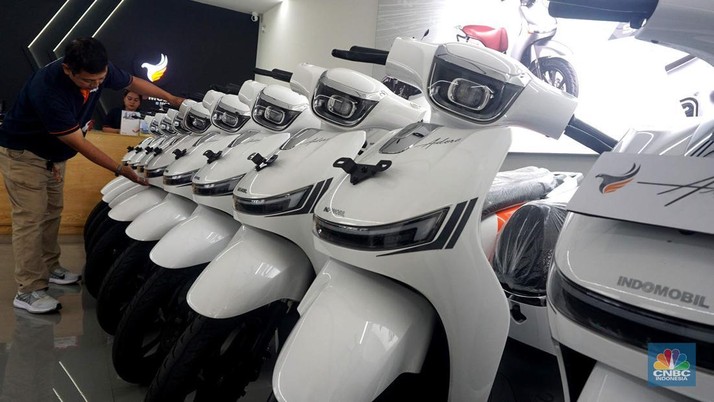 Pembeli Sepi, Motor Listrik Susah Laku Dijual-Stok Numpuk di Dealer