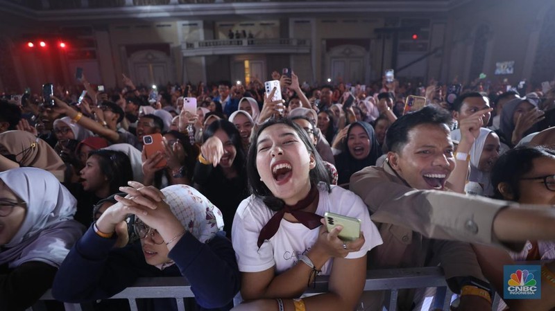 Penampilan Stand Up Comedy Agak Laen dalam acara LPS FInancial Festival 2025 di Regale International Convention Center, Medan, Sumatera Utara, Rabu (20/8/2025). (CNBC Indonesia/Tri Susilo)