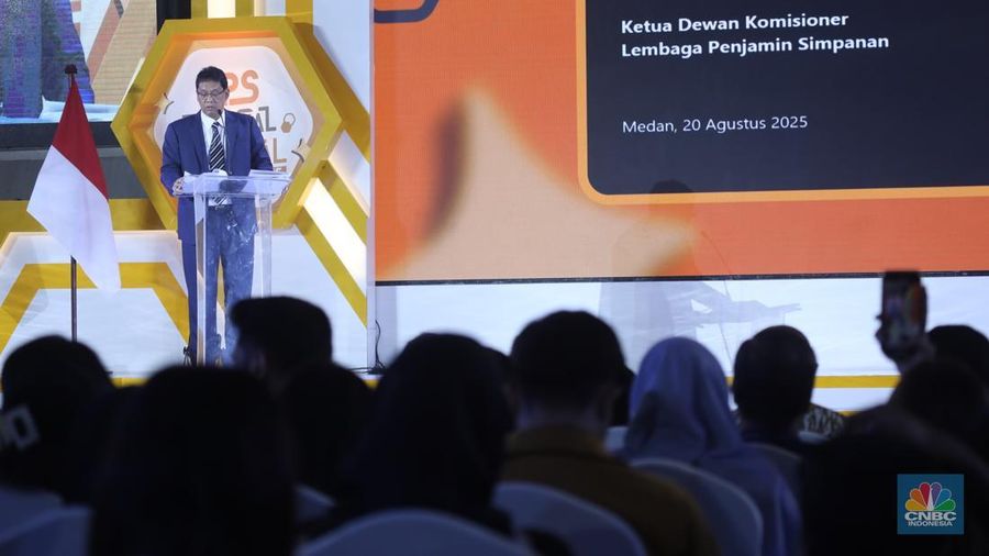 Ketua Dewan Komisioner LPS, Purbaya Yudhi Sadewa menyampaikan sambutan dalam acara LPS FInancial Festival 2025 di Regale International Convention Center, Medan, Sumatera Utara, Rabu (20/8/2025). (CNBC Indonesia/Tri Susilo)