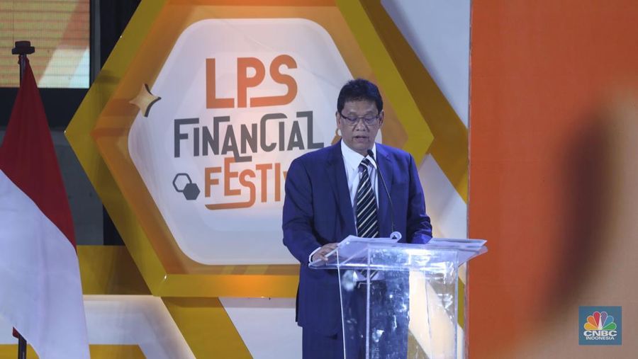 Ketua Dewan Komisioner LPS, Purbaya Yudhi Sadewa menyampaikan sambutan dalam acara LPS FInancial Festival 2025 di Regale International Convention Center, Medan, Sumatera Utara, Rabu (20/8/2025). (CNBC Indonesia/Tri Susilo)