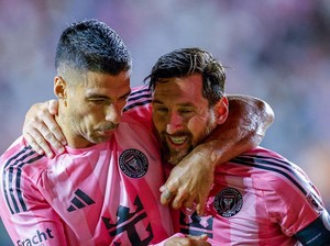 Suarez Maunya Pensiun Bareng Messi, tapi...