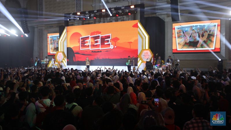 Penampilan Stand Up Comedy Agak Laen dalam acara LPS FInancial Festival 2025 di Regale International Convention Center, Medan, Sumatera Utara, Rabu (20/8/2025). (CNBC Indonesia/Tri Susilo)
