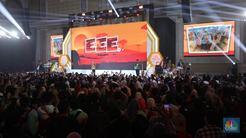 Penampilan Stand Up Comedy Agak Laen dalam acara LPS FInancial Festival 2025 di Regale International Convention Center, Medan, Sumatera Utara, Rabu (20/8/2025). (CNBC Indonesia/Tri Susilo)