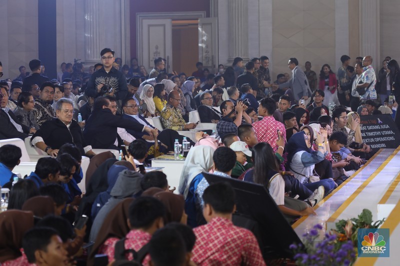 Penampilan Stand Up Comedy Agak Laen dalam acara LPS FInancial Festival 2025 di Regale International Convention Center, Medan, Sumatera Utara, Rabu (20/8/2025). (CNBC Indonesia/Tri Susilo)