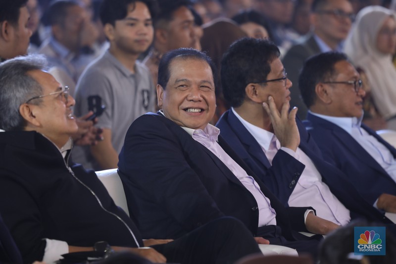 Penampilan Stand Up Comedy Agak Laen dalam acara LPS FInancial Festival 2025 di Regale International Convention Center, Medan, Sumatera Utara, Rabu (20/8/2025). (CNBC Indonesia/Tri Susilo)