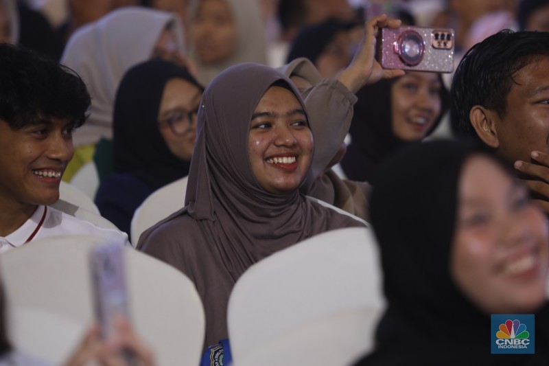 Penampilan Stand Up Comedy Agak Laen dalam acara LPS FInancial Festival 2025 di Regale International Convention Center, Medan, Sumatera Utara, Rabu (20/8/2025). (CNBC Indonesia/Tri Susilo)