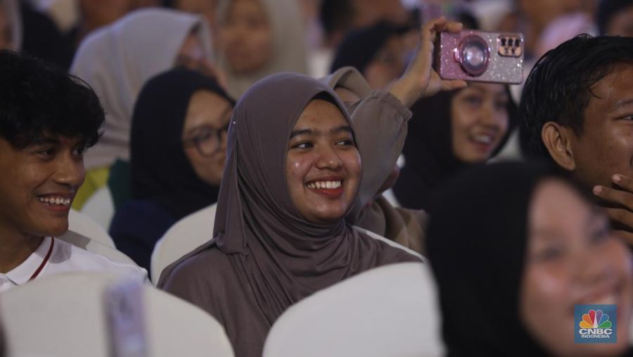 Penampilan Stand Up Comedy Agak Laen dalam acara LPS FInancial Festival 2025 di Regale International Convention Center, Medan, Sumatera Utara, Rabu (20/8/2025). (CNBC Indonesia/Tri Susilo)