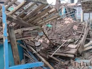 Atap Madrasah Ambruk, 90 Siswa Sukabumi Belajar di Masjid-Majelis
