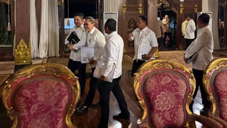 Presiden Prabowo Subianto secara mendadak memanggil sejumlah menteri Kabinet Merah Putih dan beberapa kepala lembaga di kediaman pribadinya di Hambalang, Bogor, Jawa Barat, Selasa (19/8/2025) malam. (Instagram/sekretariat.kabinet)