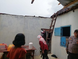 Hujan Angin Landa Singosari Malang, Rumah hingga Tempat Cuci Mobil Rusak