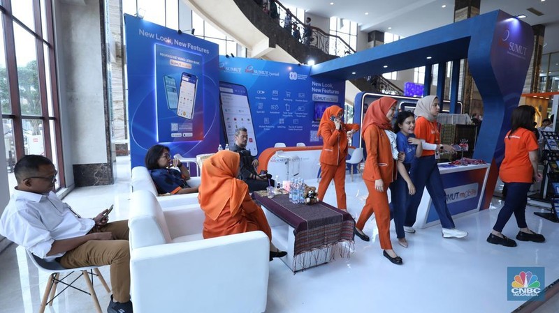 Suasana registrasi pelajar dan mahasiswa dalam acara LPS FInancial Festival 2025 di Regale International Convention Center, Medan, Sumatera Utara, Rabu (20/8/2025). (CNBC Indonesia/Tri Susilo)