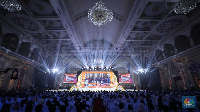 Rus porno onam uxlab yotgan