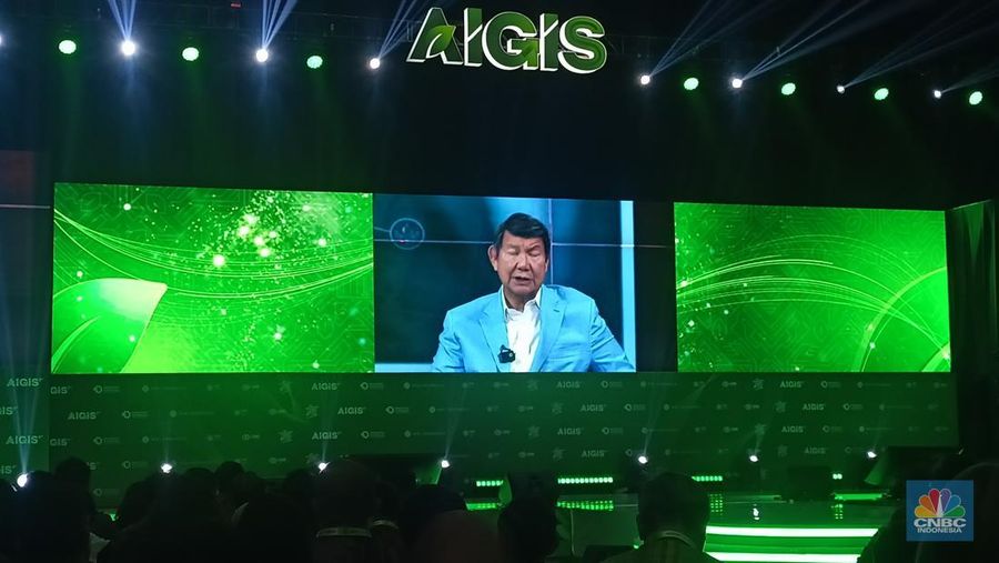 Utusan Khusus Presiden Bidang Iklim dan Energi Hashim Djojohadikusumo membuka acara Annual Indonesia Green Industry Summit 2025 (AIGIS) 2nd di JCC, Rabu (20/8/2025). (CNBC Indonesia/Ferry Sani)