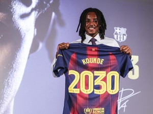 Kounde Resmi Teken Kontrak Baru, Siap Bawa Barcelona Lebih Sukses Lagi
