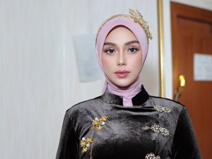 Pulang Umrah, Celine Evangelista Minta Doa yang Baik-baik