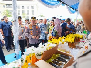 Kapolri Tinjau Gerakan Pangan Murah di Kalsel, Bantu Penyaluran SPHP