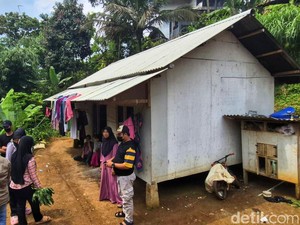 Mitos Balita Main di Tanah dan Cacing di Otak Raya