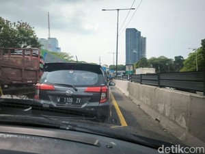 Tol Gunungsari Surabaya Arah Gresik Macet, Warga Terjebak 20 Menit