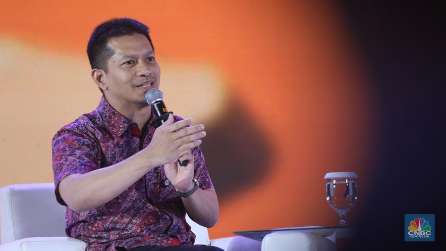 Ketua KADIN Sumatera Utara & Komisaris Bank Sumut, Firsal Ferial Mutyara menyampaikan pemaparan saat panel diskusi dalam acara LPS FInancial Festival 2025 di Regale International Convention Center, Medan, Sumatera Utara, Kamis (21/8/2025). (CNBC Indonesia/Tri Susilo)